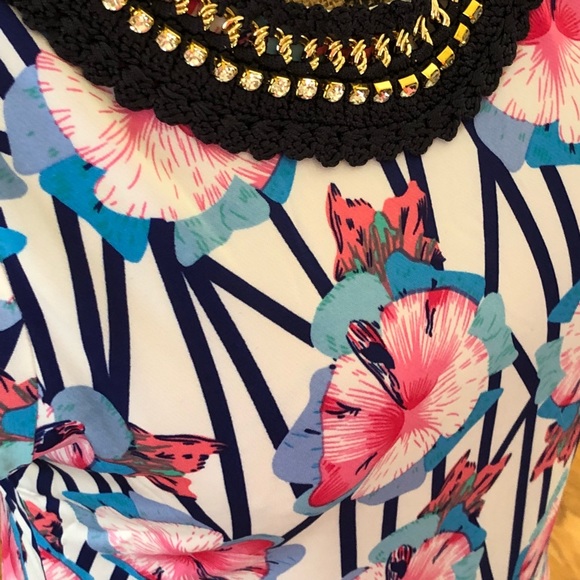 Ivory & Floral Embellished Top - Picture 6 of 8